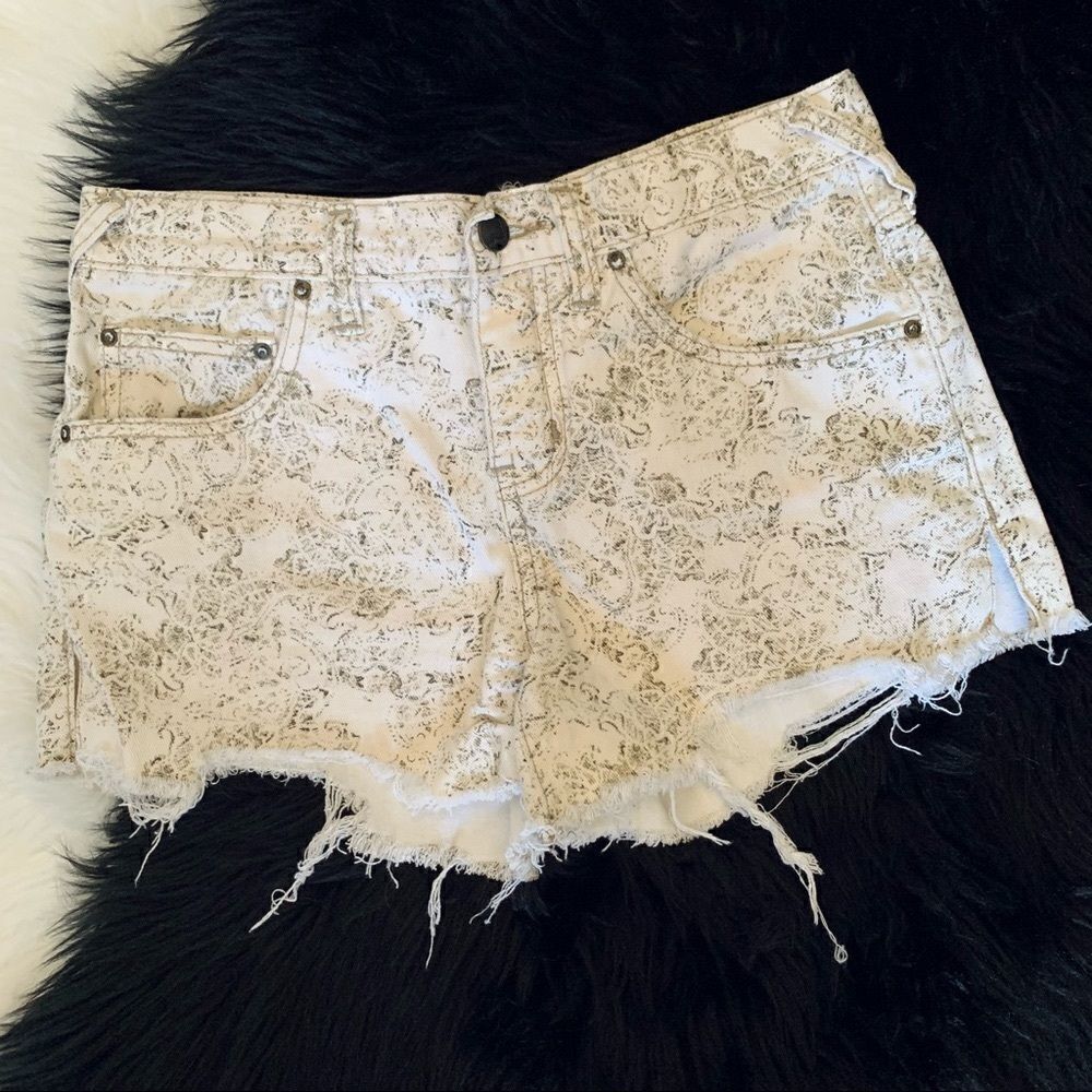 Free People Beige Floral Abstract Print Distressed Shorts Size 26